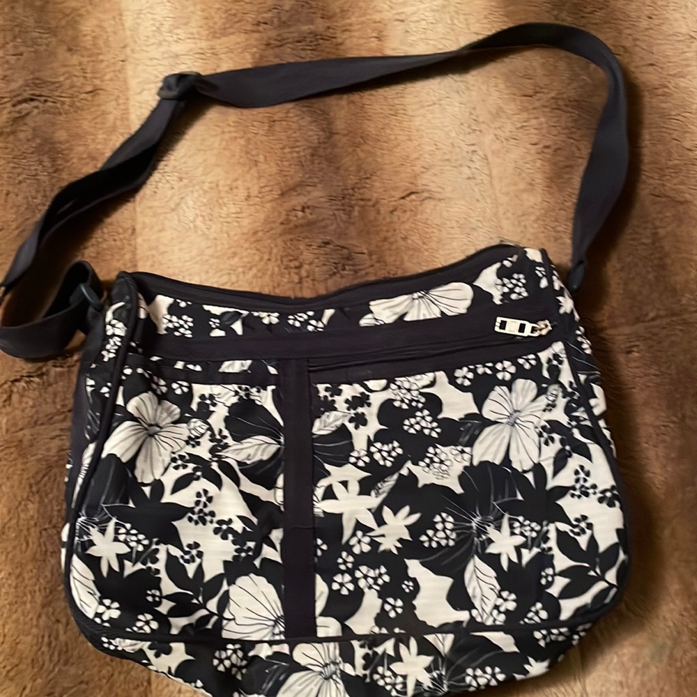 Cross body bag by Mondo